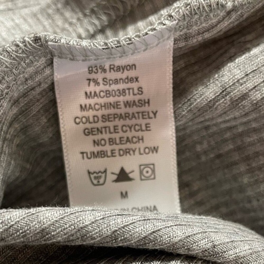 CBRAND FACE TO FACE BUTTON FRONT TOP NWT - Picture 4 of 6
